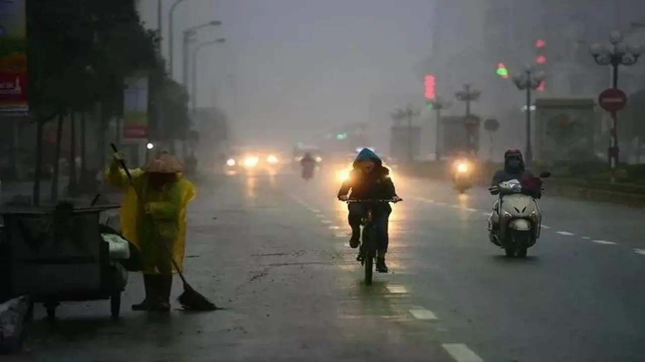 رذاذ مستمر في مارس.. تفاصيل ذروة الطقس الرطب في شمال فيتنام خلال أسابيع